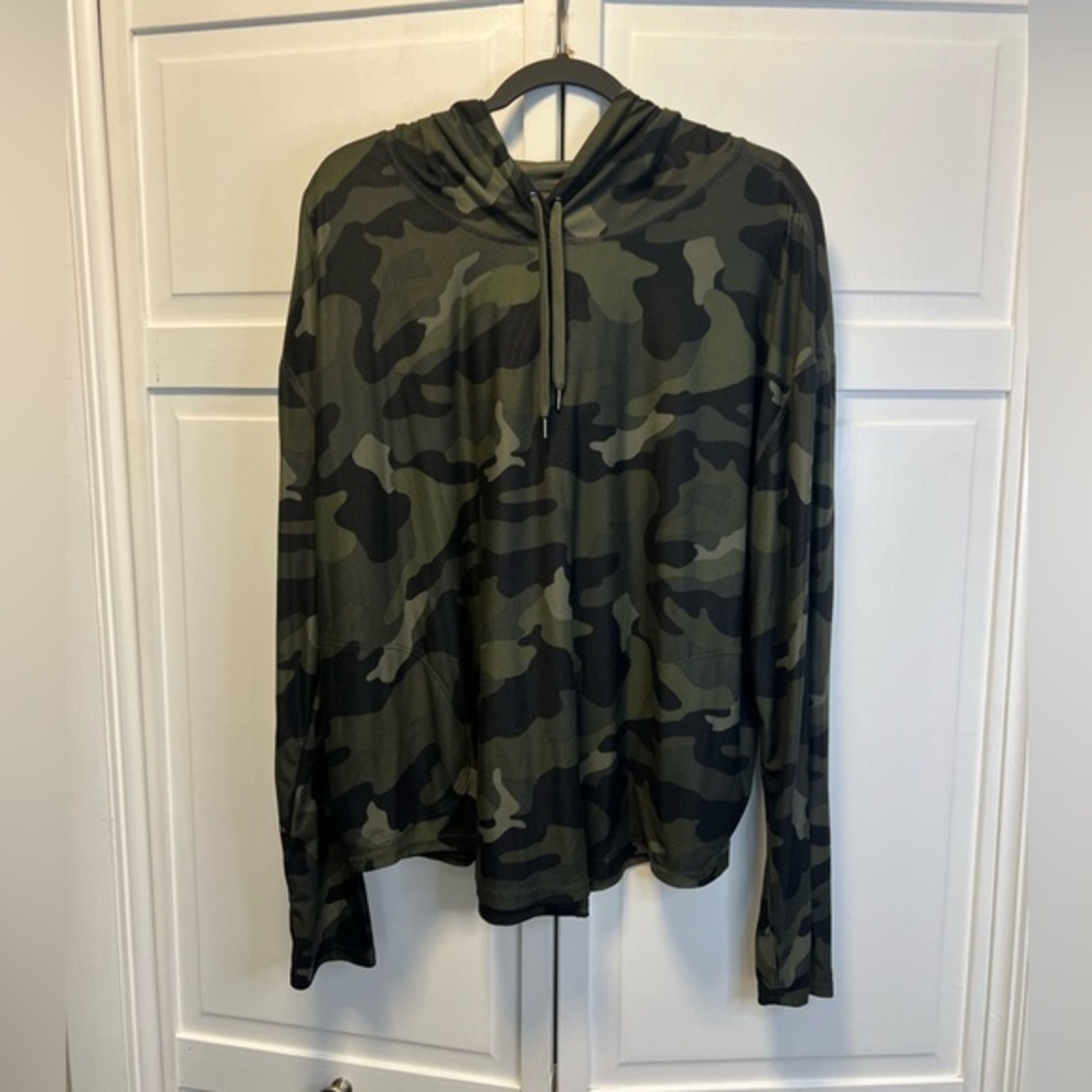 Old Navy Active Women’s Breathe On Pullover Size Women’s XXL Color Green Camo